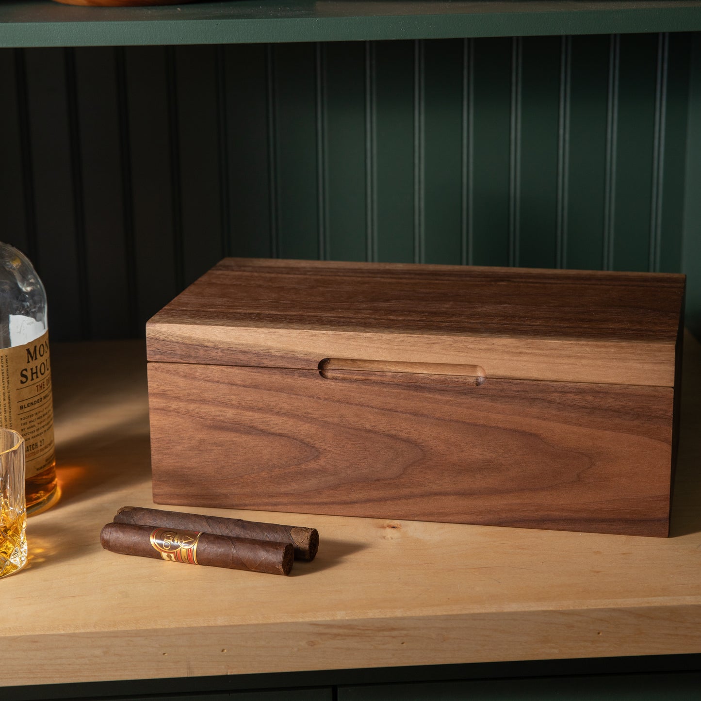 Black Walnut Humidor with Spanish Cedar Lining | 80 Churchills